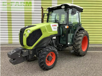 CLAAS Nexos 220 Traktor
