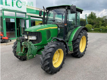 JOHN DEERE 5820 Traktor