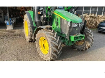 Traktor John Deere 6110m: das Bild 2