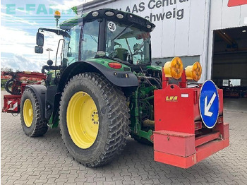 Traktor John Deere 6110r kommunal: das Bild 5