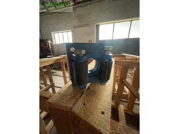 JOHN DEERE 6195R Traktor