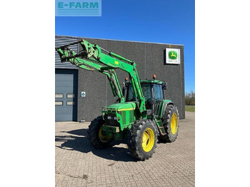 JOHN DEERE 6810 Traktor