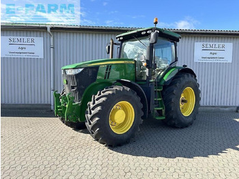 JOHN DEERE 7230R Traktor