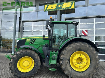 JOHN DEERE 6215R Traktor