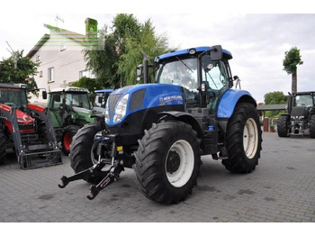 NEW HOLLAND T7.200 Traktor