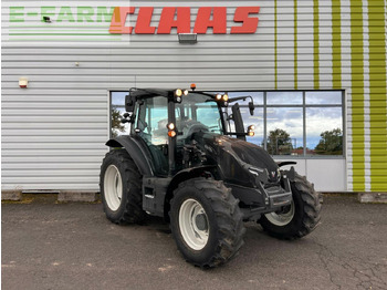 VALTRA Traktor