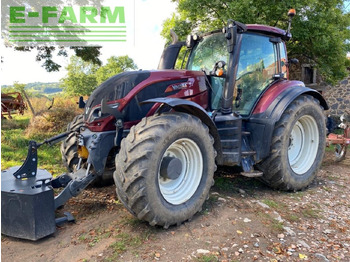 VALTRA T214 Traktor