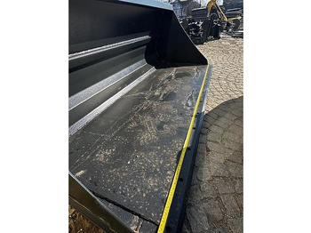 NEU: Ladekran Big Schwergutschaufel 240 cm mit Manitou Aufnahme: das Bild 2