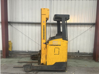 JUNGHEINRICH ETV Schubmaststapler