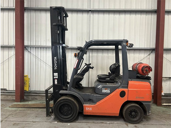 TOYOTA Treibgasstapler