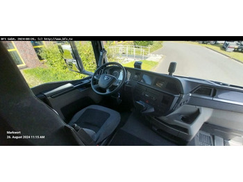 Abrollkipper MAN TGS (TG3) 26.510 6x2-4 BL CH HIAB: das Bild 4