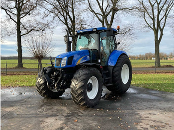 NEW HOLLAND T6020 Traktor