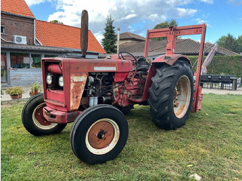 INTERNATIONAL Traktor