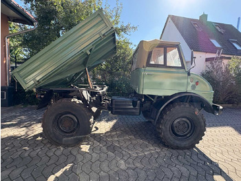 Landmaschine Mercedes-Benz Unimog: das Bild 2