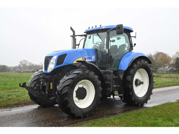 NEW HOLLAND T7000 Traktor