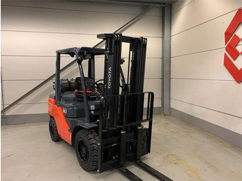 Treibgasstapler Toyota 02-8FGF30: das Bild 3