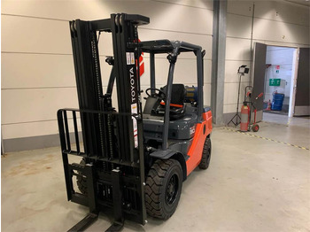 Treibgasstapler Toyota 02-8FGF30: das Bild 4