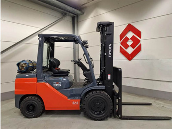 TOYOTA Treibgasstapler