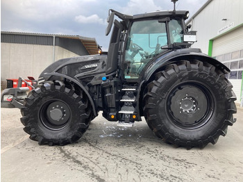 VALTRA Traktor