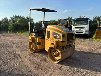 CATERPILLAR CB24B Walzen