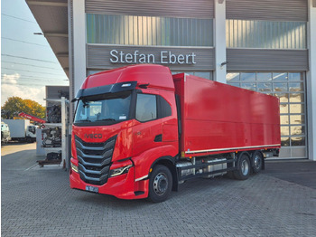 IVECO Getränkeaufbau LKW