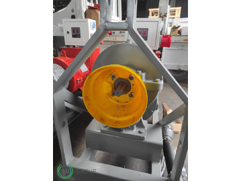 Stromgenerator Elektro-Jen 30 kVa / 24 kW PTO driven generator with AVR control: das Bild 3 Stromgenerator Elektro-Jen 30 kVa / 24 kW PTO driven generator with AVR control: das Bild 3