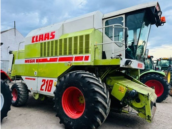 CLAAS Mega Mähdrescher