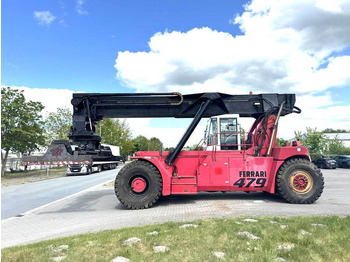 Reach stacker