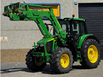 JOHN DEERE 6110M Traktor