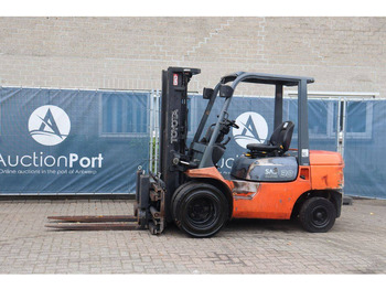 TOYOTA FDF 30 Dieselstapler