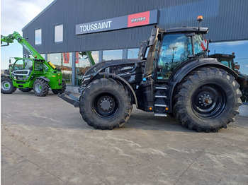 VALTRA Traktor