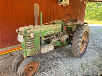 JOHN DEERE Traktor