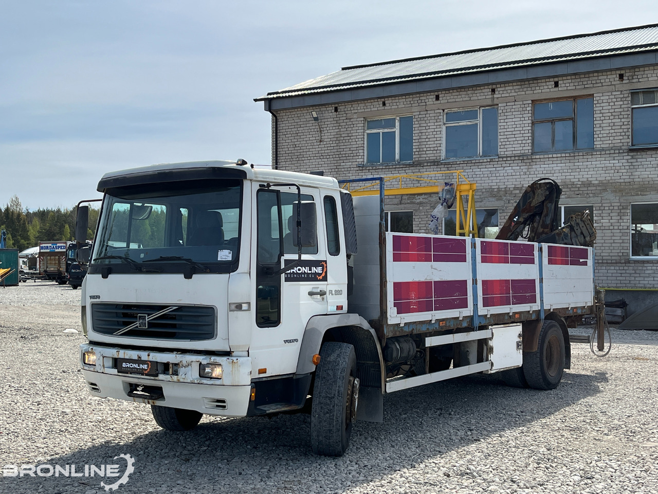 2000 Volvo FL220 4x2 + Hiab 102-4 - Andere Technik: das Bild 2 2000 Volvo FL220 4x2 + Hiab 102-4 - Andere Technik: das Bild 2