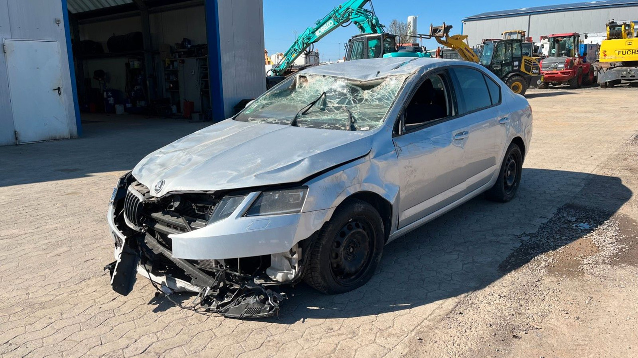 Skoda Octavia Lim. Ambition Unfall - PKW: das Bild 2 Skoda Octavia Lim. Ambition Unfall - PKW: das Bild 2
