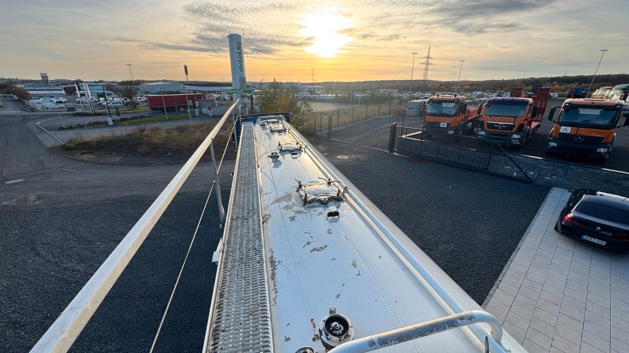 Spitzer SK 2760 CAL GGVS 60m³ Kippsilo - Siloauflieger: das Bild 5 Spitzer SK 2760 CAL GGVS 60m³ Kippsilo - Siloauflieger: das Bild 5