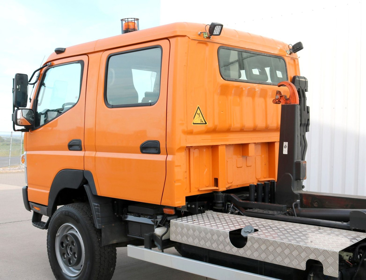 FUSO 6C180 DOKA / 4x4 /KLIMA /WINDE /Standh. / 37tkm - Fahrgestell LKW: das Bild 5 FUSO 6C180 DOKA / 4x4 /KLIMA /WINDE /Standh. / 37tkm - Fahrgestell LKW: das Bild 5
