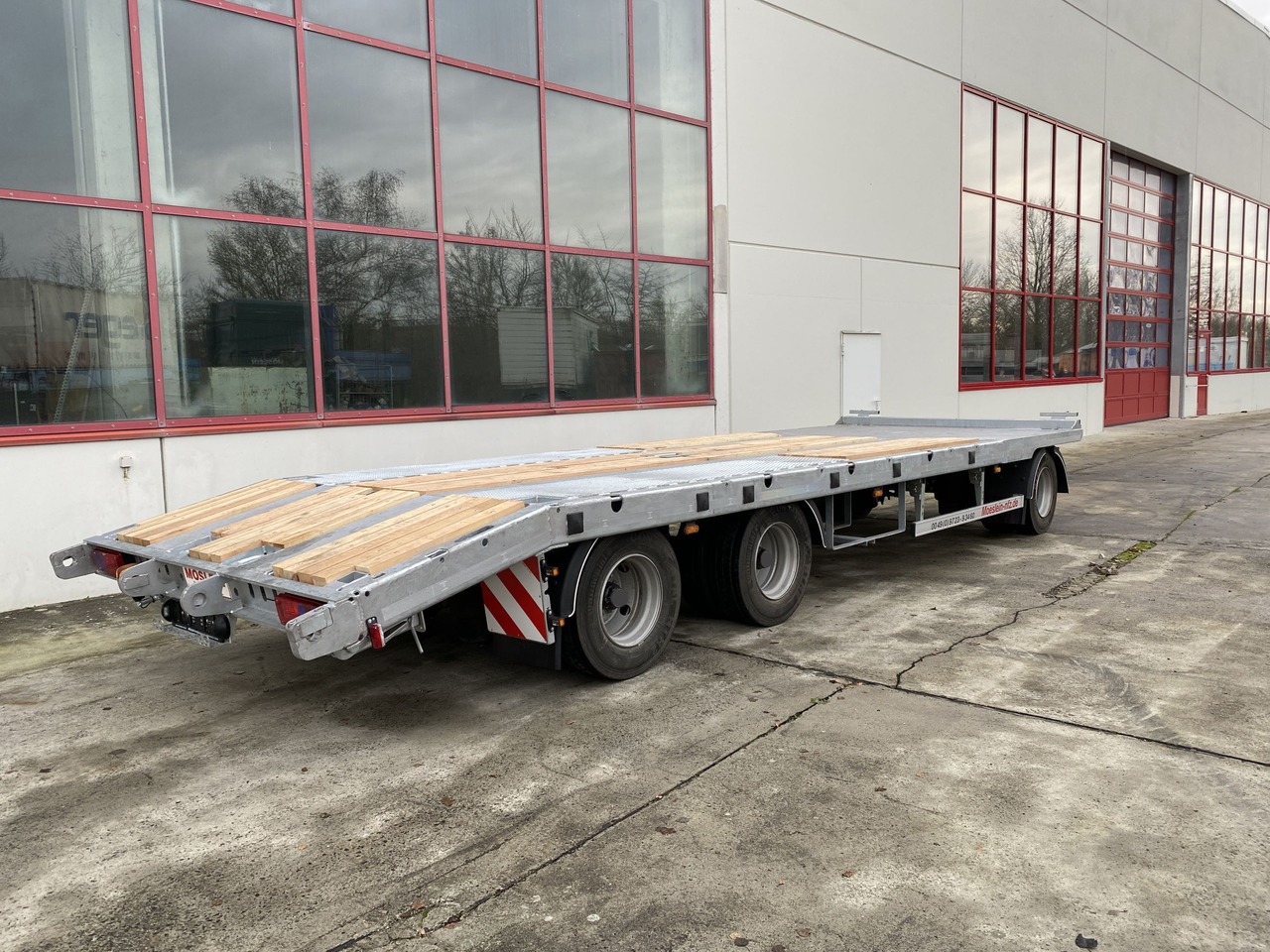 Möslein T 3-8,20 P OR 3 Achs Tieflader gerader Ladefläche 8,10 m,Neufahrzeug - Tieflader Anhänger: das Bild 2 Möslein T 3-8,20 P OR 3 Achs Tieflader gerader Ladefläche 8,10 m,Neufahrzeug - Tieflader Anhänger: das Bild 2