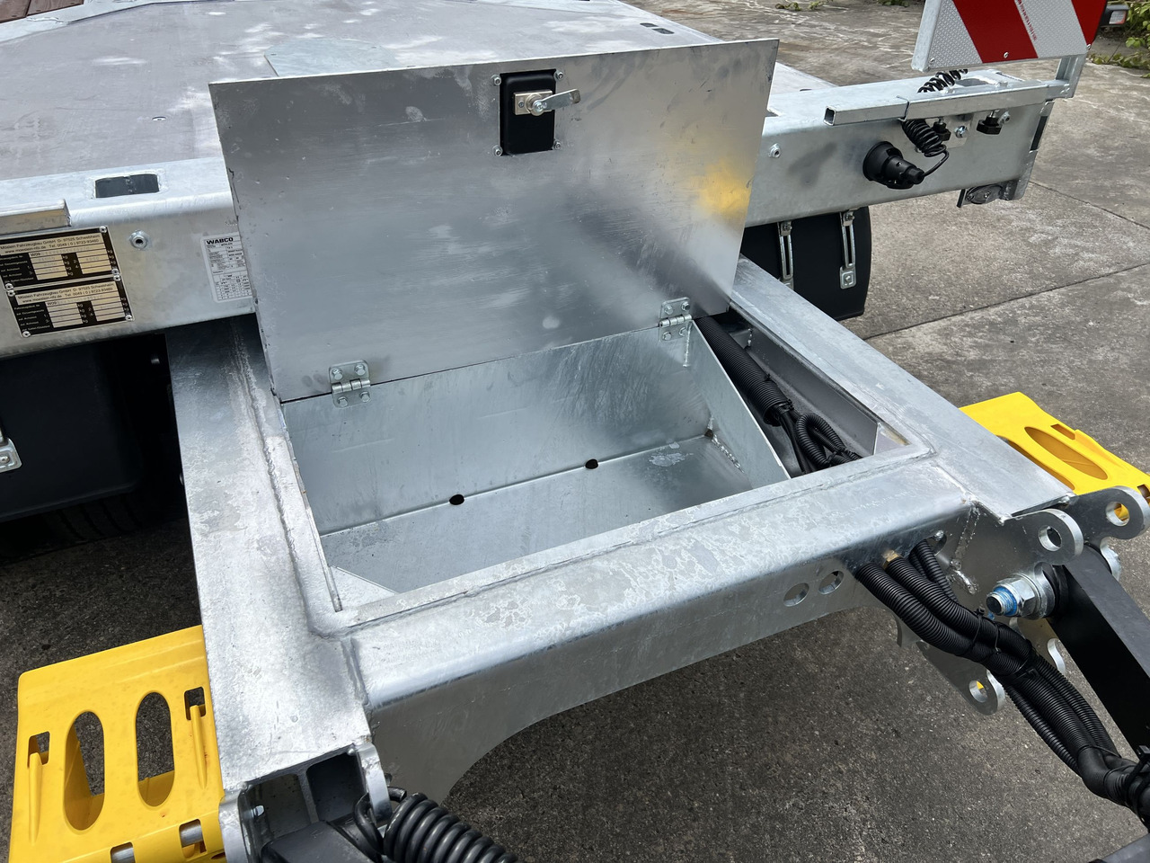 Möslein T 3-9,20 F 3 Achs Tieflader mit gerader Ladefläche 9 m, Neufahrzeug - Tieflader Anhänger: das Bild 3 Möslein T 3-9,20 F 3 Achs Tieflader mit gerader Ladefläche 9 m, Neufahrzeug - Tieflader Anhänger: das Bild 3