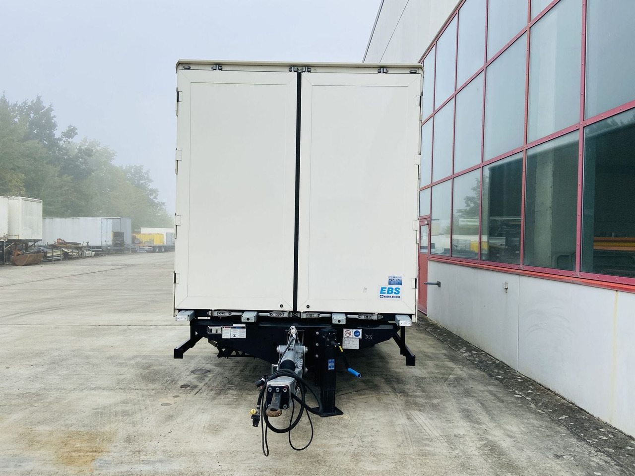 Möslein Tandem Koffer, Ladebordwand 1,5 t + Durchladbar - Koffer Anhänger: das Bild 3 Möslein Tandem Koffer, Ladebordwand 1,5 t + Durchladbar - Koffer Anhänger: das Bild 3