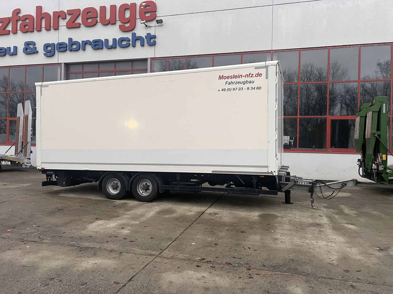 Möslein Tandem Koffer mit Ladebordwand 1,5 t + Durchlad - Koffer Anhänger: das Bild 5 Möslein Tandem Koffer mit Ladebordwand 1,5 t + Durchlad - Koffer Anhänger: das Bild 5