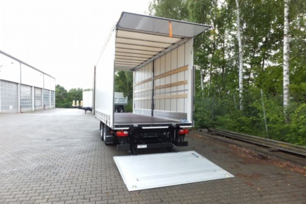 Möslein neuer Planenanhänger, Ladebordwand + Durchladba - Plane LKW: das Bild 4 Möslein neuer Planenanhänger, Ladebordwand + Durchladba - Plane LKW: das Bild 4