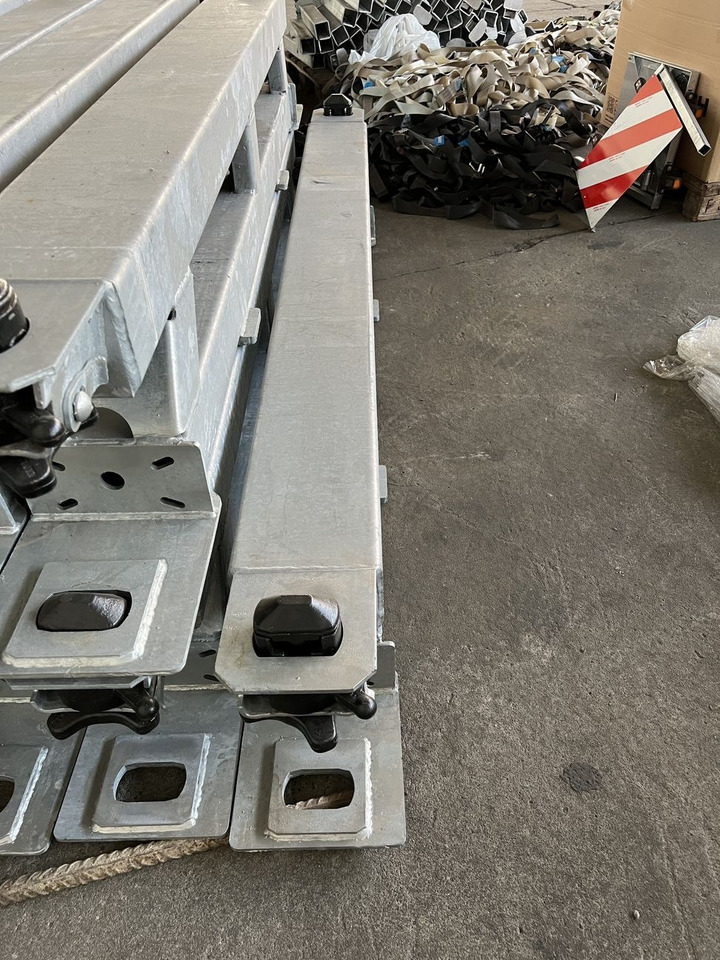 Müller Mitteltal Ausgleichsbock für Satteltieflader incl. Conatinerverschlüssen - Tieflader Auflieger: das Bild 3 Müller Mitteltal Ausgleichsbock für Satteltieflader incl. Conatinerverschlüssen - Tieflader Auflieger: das Bild 3