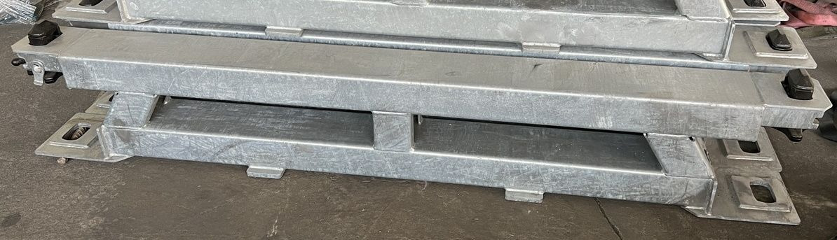 Müller Mitteltal Ausgleichsbock für Satteltieflader incl. Conatinerverschlüssen - Tieflader Auflieger: das Bild 1 Müller Mitteltal Ausgleichsbock für Satteltieflader incl. Conatinerverschlüssen - Tieflader Auflieger: das Bild 1