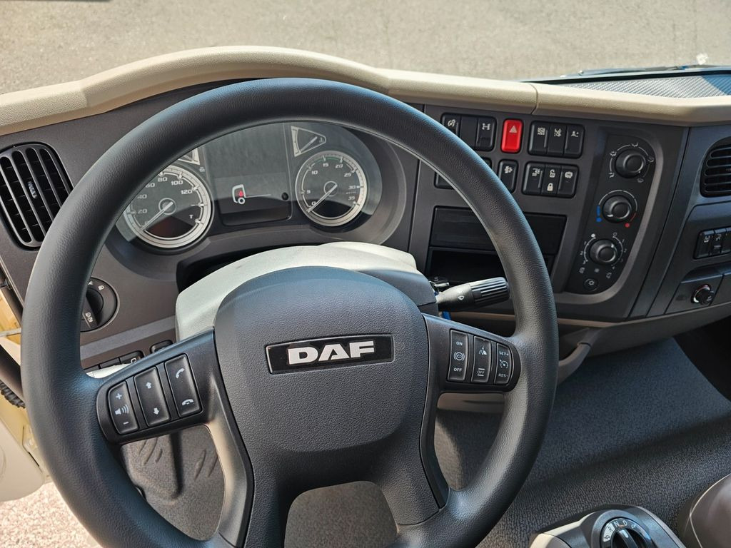 DAF LF 210 7,49t Spier Pritsche-Plane LBW Tageszulas DAF FA LF 210 08t Spier Pritsche mit LBW - Plane LKW: das Bild 3 DAF LF 210 7,49t Spier Pritsche-Plane LBW Tageszulas DAF FA LF 210 08t Spier Pritsche mit LBW - Plane LKW: das Bild 3