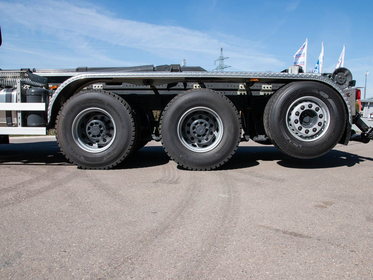 DAF XF 530 FAW mit VDL Abrollkipper DAF XF 530 FAW mit VDL Abrollkipper - Abrollkipper: das Bild 5 DAF XF 530 FAW mit VDL Abrollkipper DAF XF 530 FAW mit VDL Abrollkipper - Abrollkipper: das Bild 5