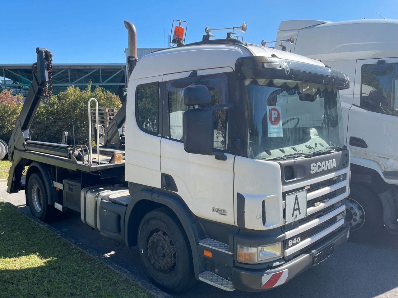 Scania B4X2 ATL, Absetzkipper - Kipper, Autokran: das Bild 1 Scania B4X2 ATL, Absetzkipper - Kipper, Autokran: das Bild 1