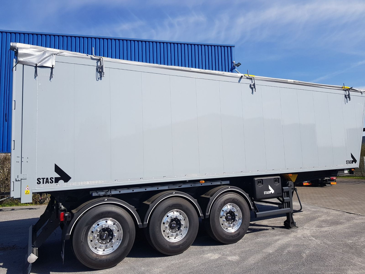 Stas agroSTAR 47,6 cbm Kippsattelauflieger Stas agroSTAR 47,6 cbm Kippsattelauflieger - Kipper Auflieger: das Bild 5 Stas agroSTAR 47,6 cbm Kippsattelauflieger Stas agroSTAR 47,6 cbm Kippsattelauflieger - Kipper Auflieger: das Bild 5