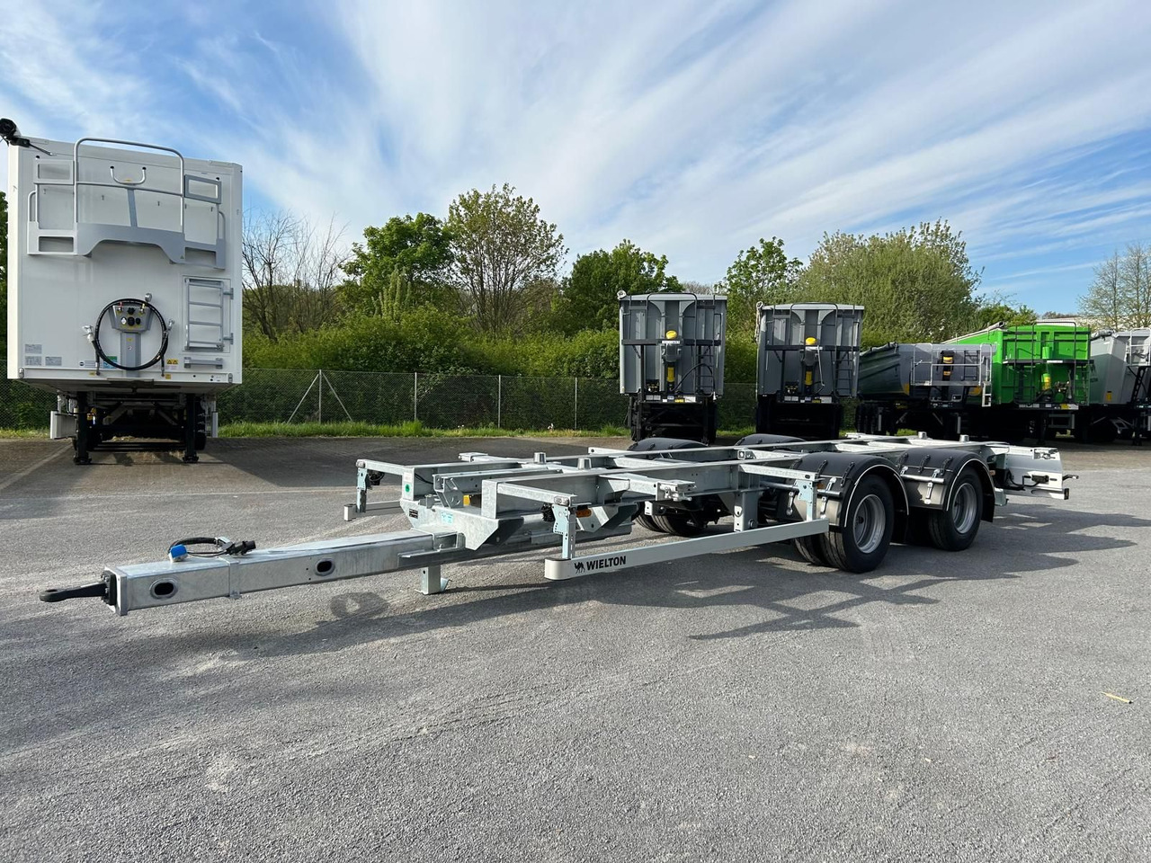 Wielton BDF Anhänger VOLUME Abstellhöhe 920-1020 mm Wielton BDF Anhänger VOLUME Abstellhöhe 920-1020 mm - Container/ Wechselfahrgestell Anhänger: das Bild 1 Wielton BDF Anhänger VOLUME Abstellhöhe 920-1020 mm Wielton BDF Anhänger VOLUME Abstellhöhe 920-1020 mm - Container/ Wechselfahrgestell Anhänger: das Bild 1