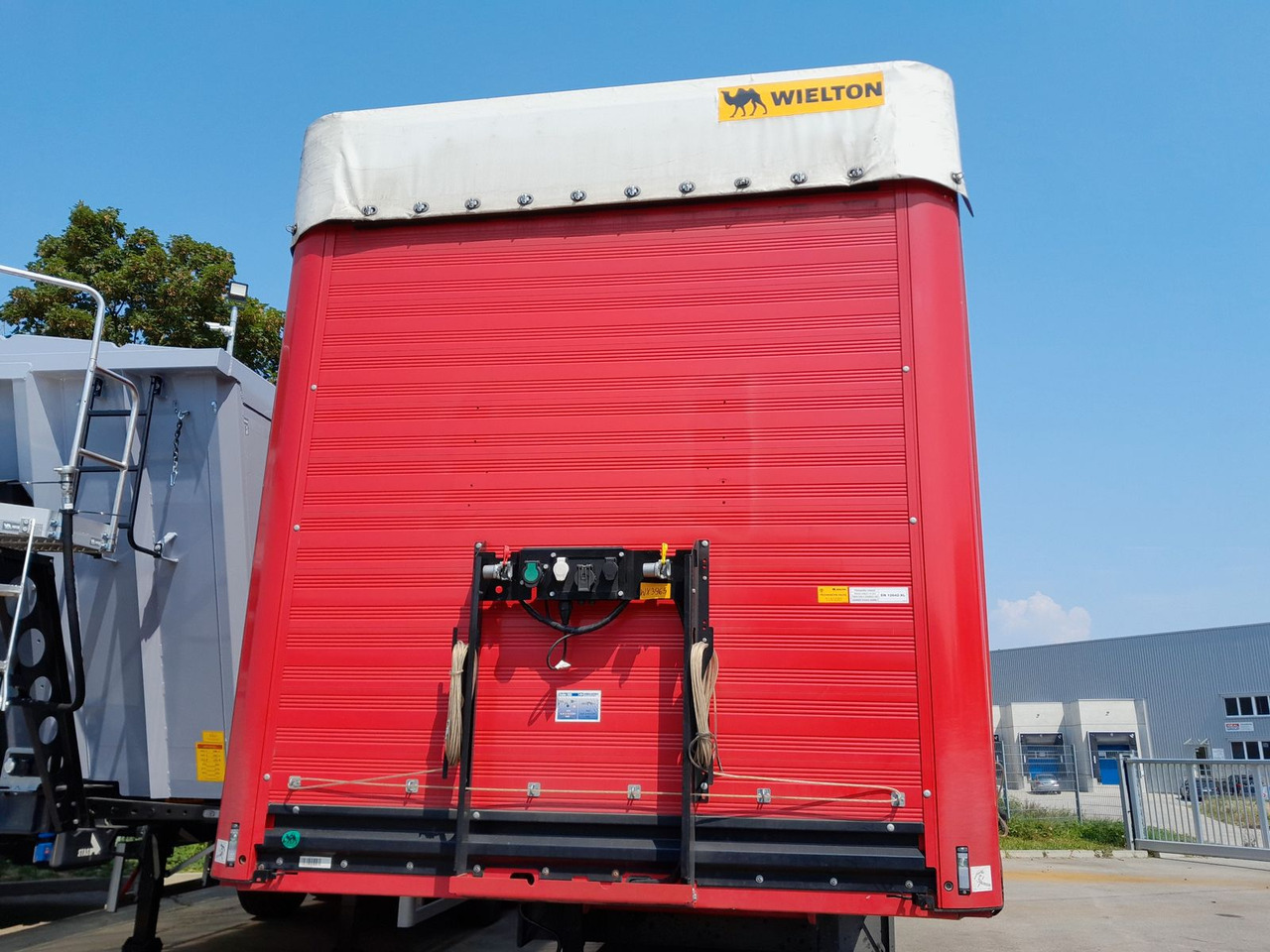 Wielton Strong Light Schiebeplanensattel NS3K - Planenauflieger: das Bild 3 Wielton Strong Light Schiebeplanensattel NS3K - Planenauflieger: das Bild 3