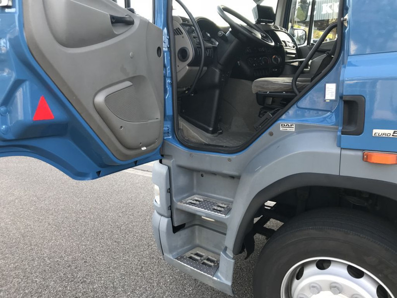 Innenraum Bild 1: Absetzkipper, Autokran DAF 85.360 SIDELOADER